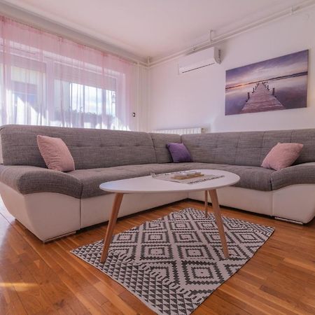Apartman Monte Grande พูลา ภายนอก รูปภาพ